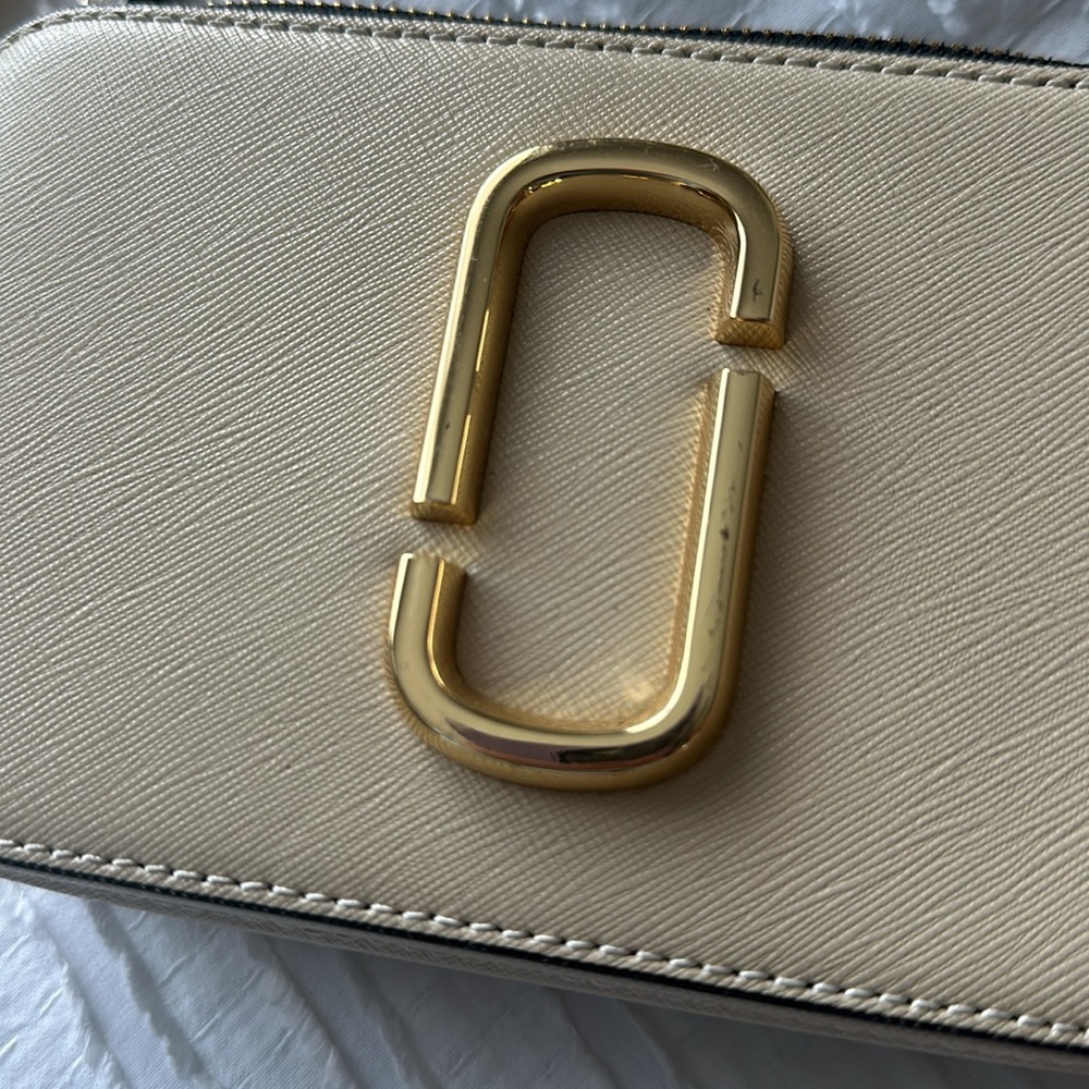 Marc Jacobs Cream and Black Snapshot Camera Crossbody Bag - Picture 7 of 9
